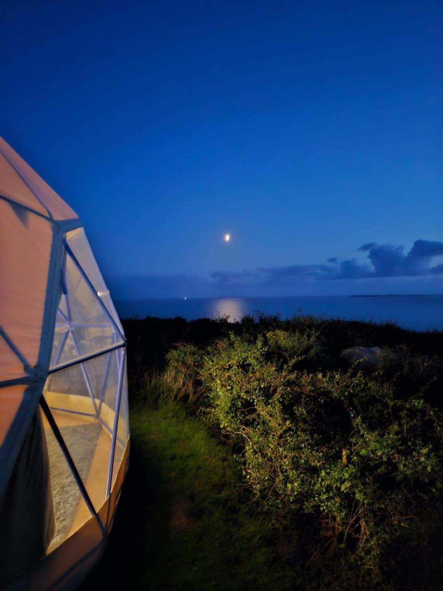 Geodome With Sea Views Near Pendine Villa Buitenkant foto